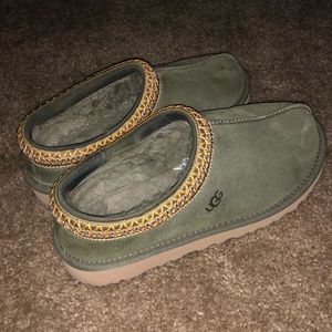 🌿ONE DAY SALE🌿🫒UGG TASMAN SLIPPER IN BURNT OLIVE🫒